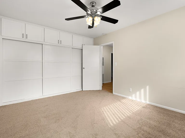 Melrose Place Apartments — Photo 12