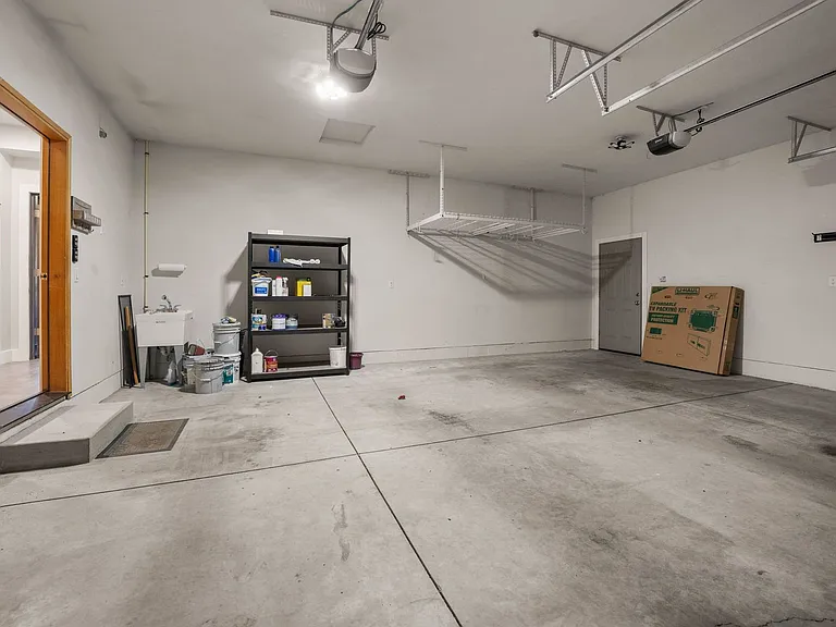 64144 Pioneer Loop — Photo 52