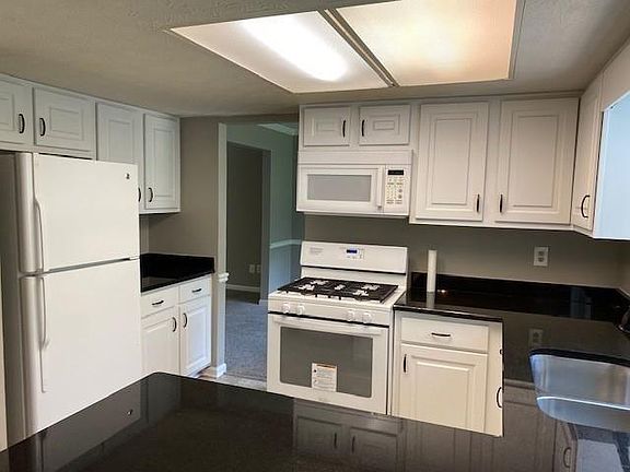 4th image of 2121 Heritage Trace Dr