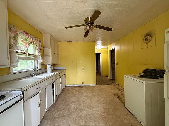 3rd image of 111 Spring Hollow Rd