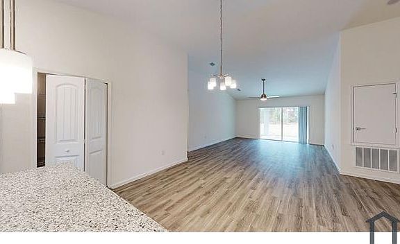 5th image of 3 Pierce Ln