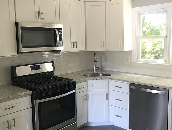 4th image of 27 Major Andre Dr