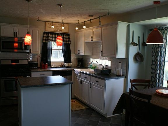 2nd image of 405 E 5th St
