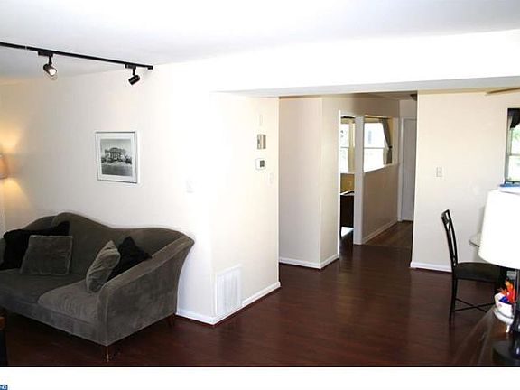 2nd image of 14 Wellington Dr