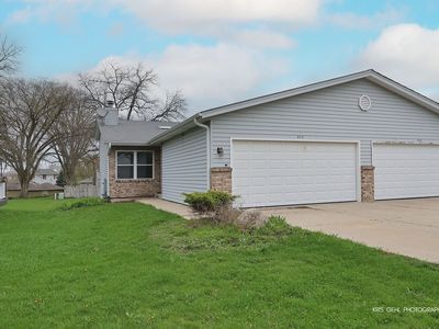 972 Pleasant St, Woodstock, IL, 60098