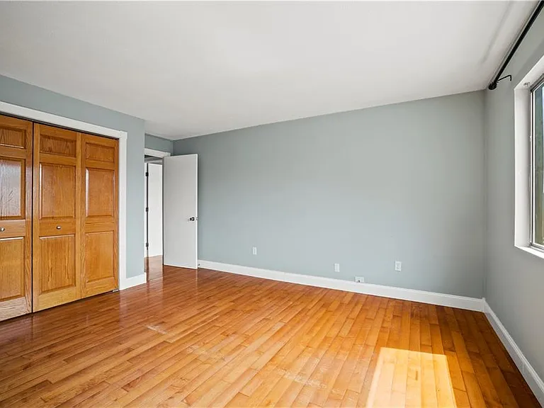196 Old River Rd #5-F — Photo 12