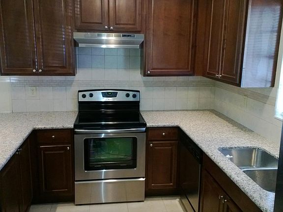 4th image of 10024 Lake Oak Cir