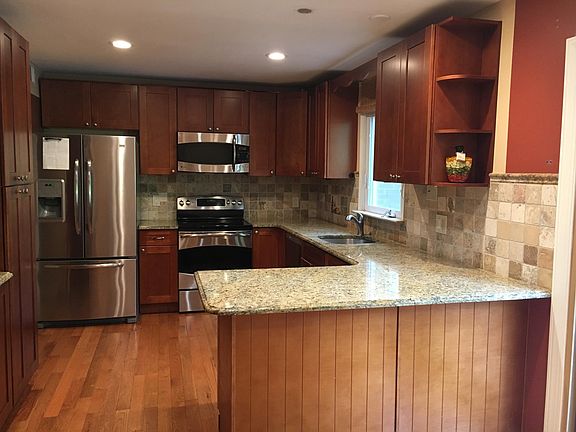 5th image of 18 Ingleside Ct