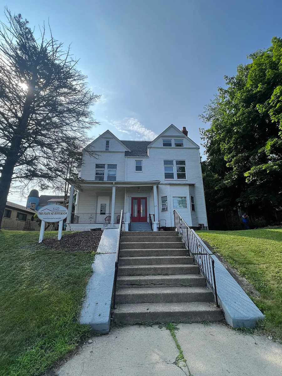 Building Photo - 640 Jefferson Ave #2D