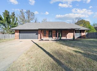 1500 W Oak Ridge Ct S, Broken Arrow, OK 74012