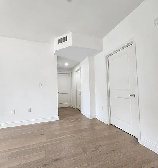 147 S Doheny Dr — Photo 30