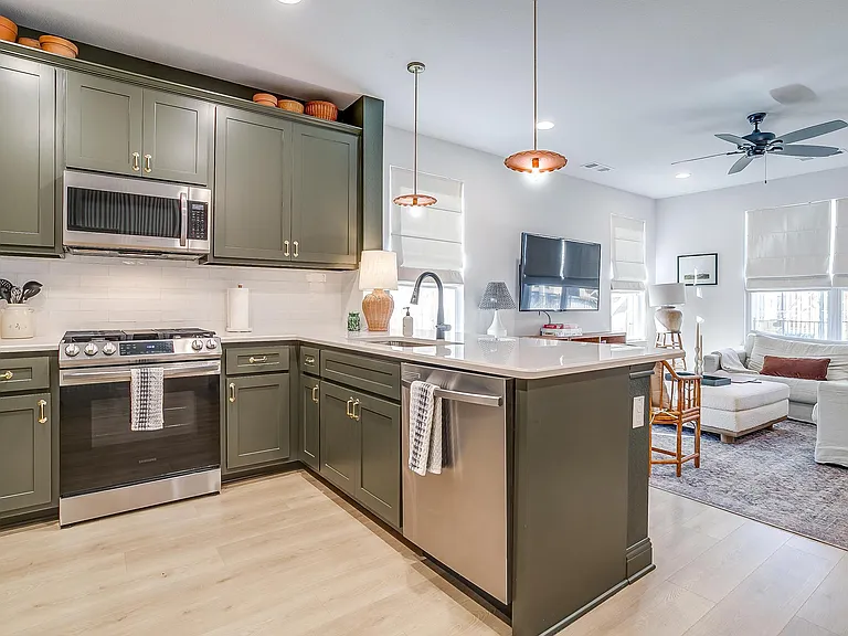 215 Athenia Dr — Photo 5