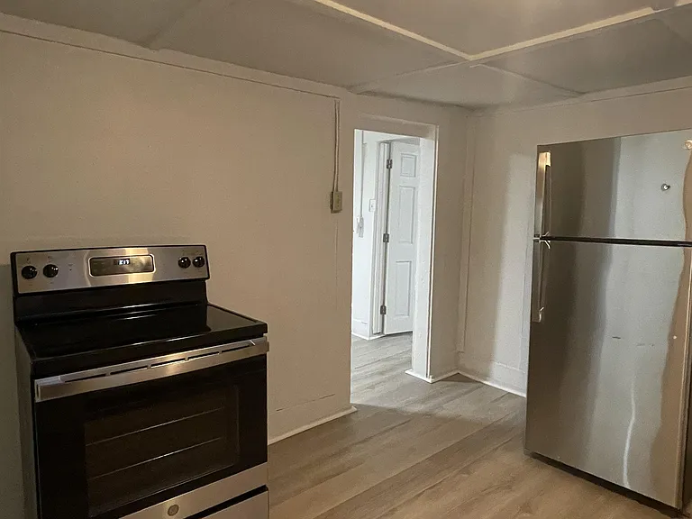 329 W Locust St #1 — Photo 5