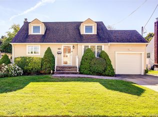 35 Jackson Ave, Bethpage, NY 11714