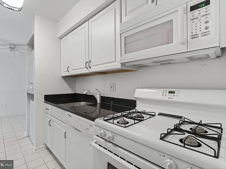 11260 Chestnut Grove Sq #139 — Photo 8