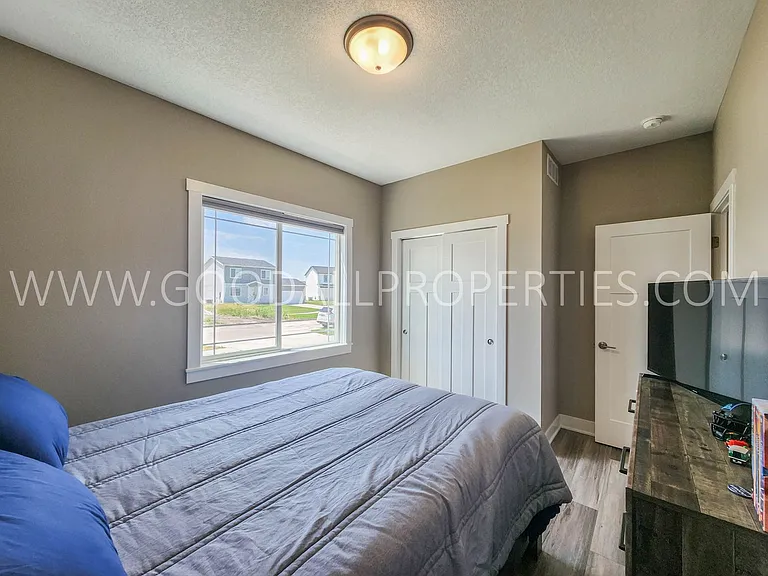 285 NW Morgan Ct — Photo 14