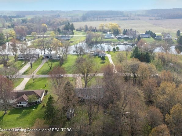 9700 Highland Dr, Perrinton, MI 48871