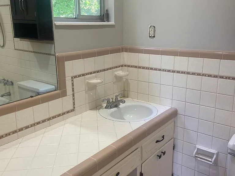 1908 Hickory Ln — Photo 32