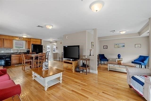 35 Ashworth Ave #4, Hampton, NH 03842 | Zillow