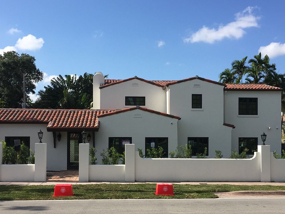 1st image of 1301 Valencia Ave