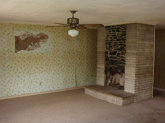 4th image of 823 Crawford St