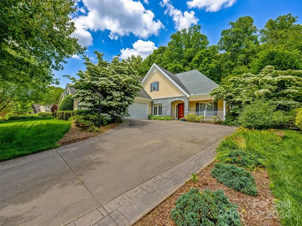 37 Bideford Row, Asheville, NC 28803