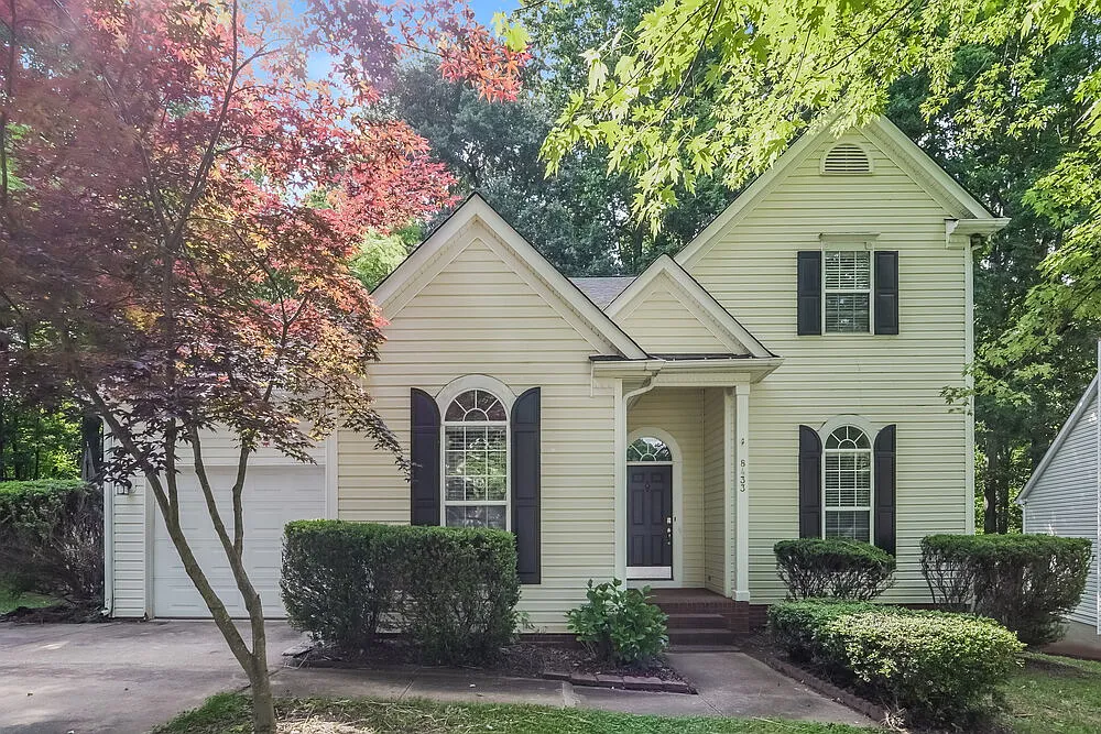 3 bed, 2.0 bath, 1636 sqft, $2,240 — Photo 1