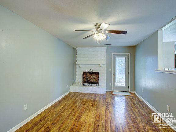 3rd image of 443 Robin Dr