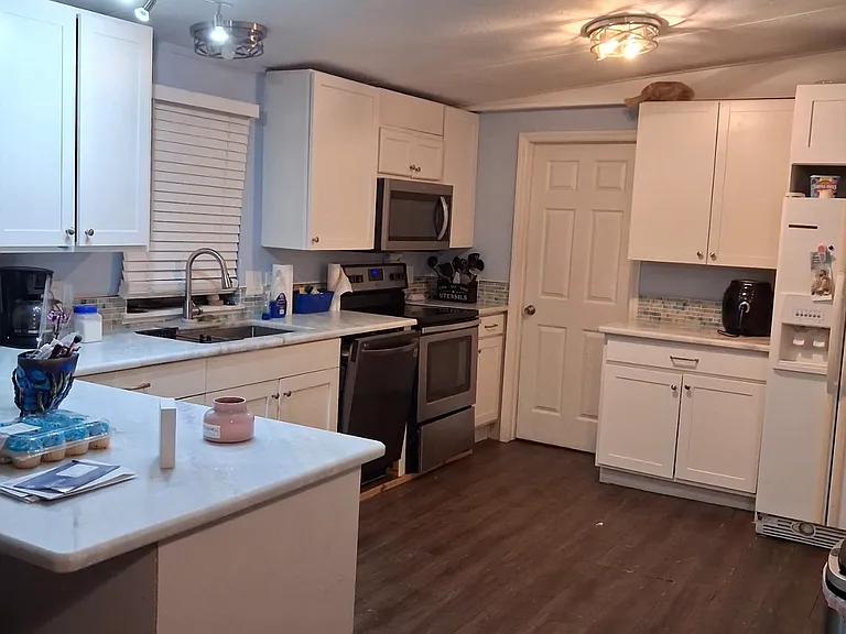 1445 Lake Dr — Photo 5