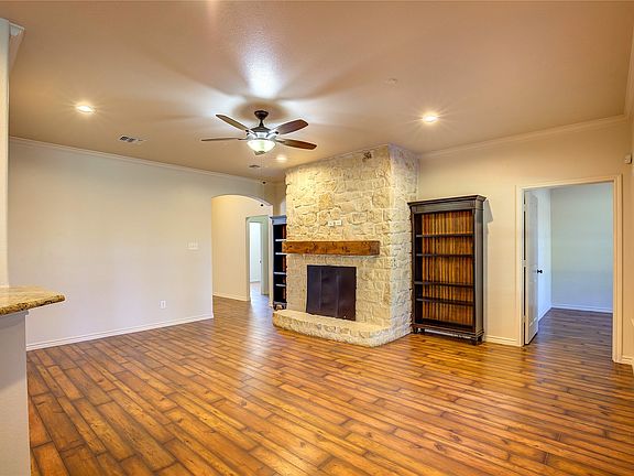 2nd image of 2617 Kirby Rd