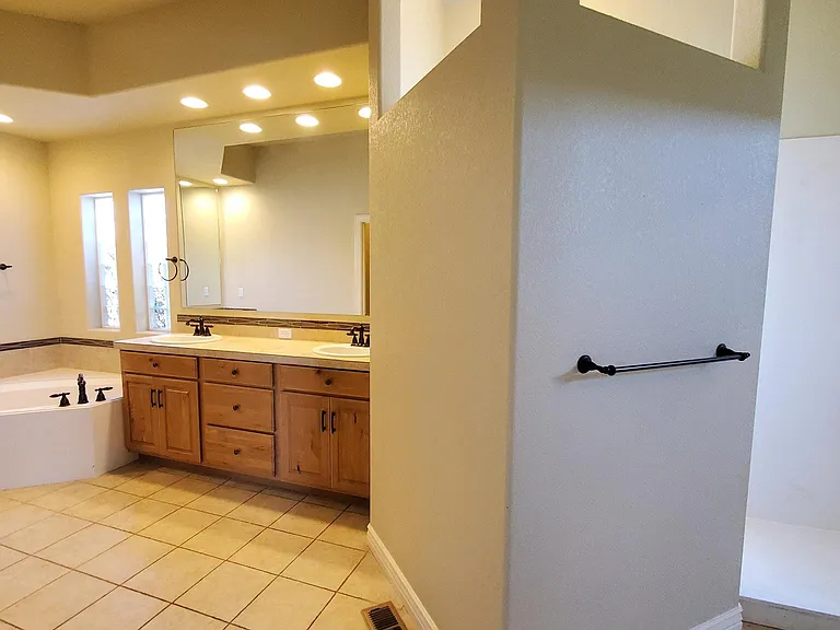 1828 E Serchio Ct — Photo 34