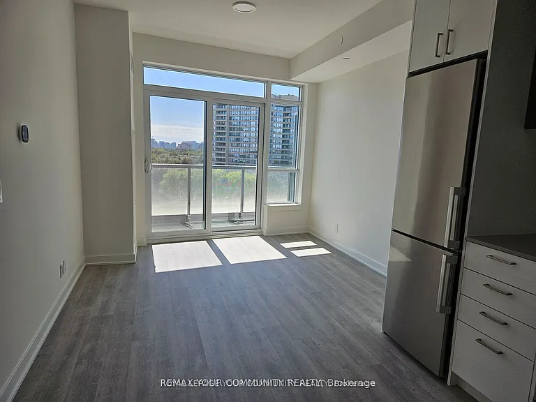 30 Upper Mall Way #509 — Photo 3