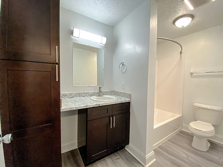 Camelot East Apartments — Photo 7