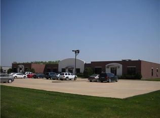 4935 Bowling St SW, Cedar Rapids, IA 52404