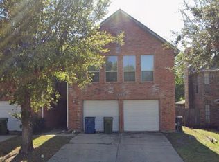1215 W Hudgins St, Grapevine, TX 76051