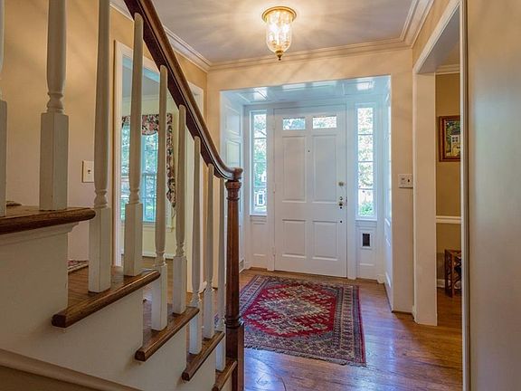 3rd image of 5843 Winthrop Ave