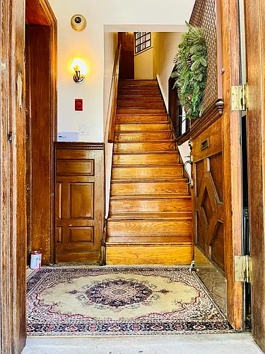320 S 44th St #2R Photo 1 320 S 44th St #2R Photo 1