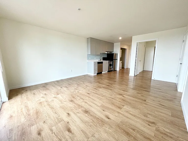 Bayview West Apartments — Photo 18