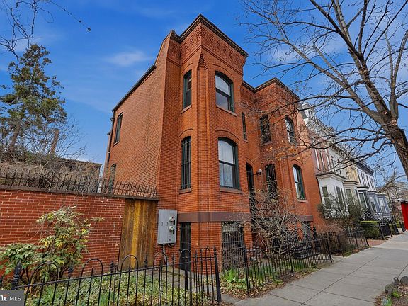 2nd image of 1002 N St NW