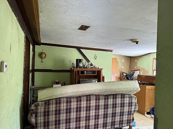 5th image of 32 French Hill Road