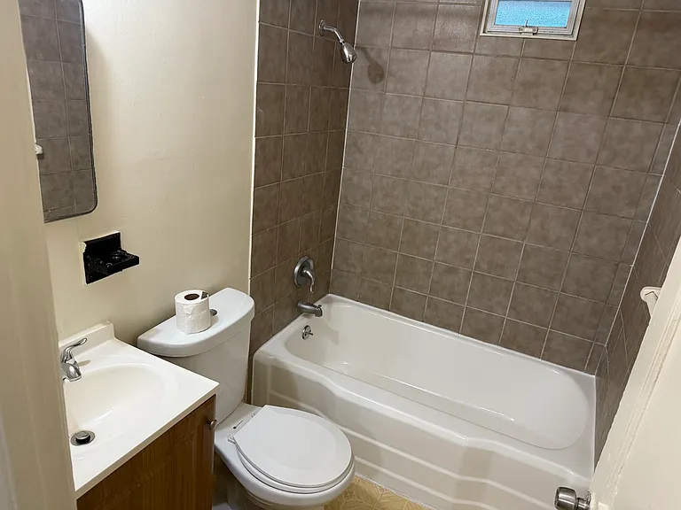 1139 Empire Ave #B — Photo 6