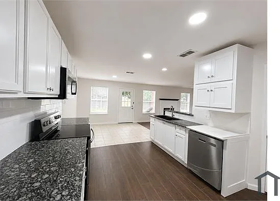 3604 Clearbrook Dr — Photo 7