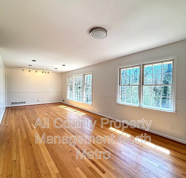 1273 Becket Dr NE — Photo 9