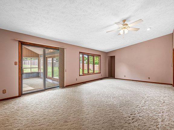 4th image of 2499 Willowwood Ave