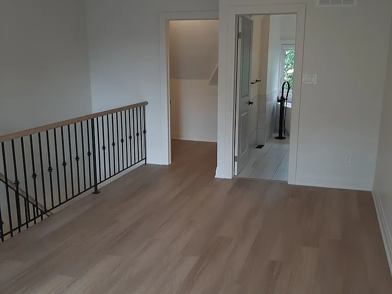 19 Macphail Ave — Photo 7