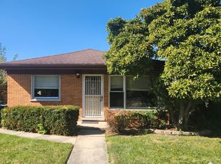 7504 Latrobe Ave, Burbank, IL 60459