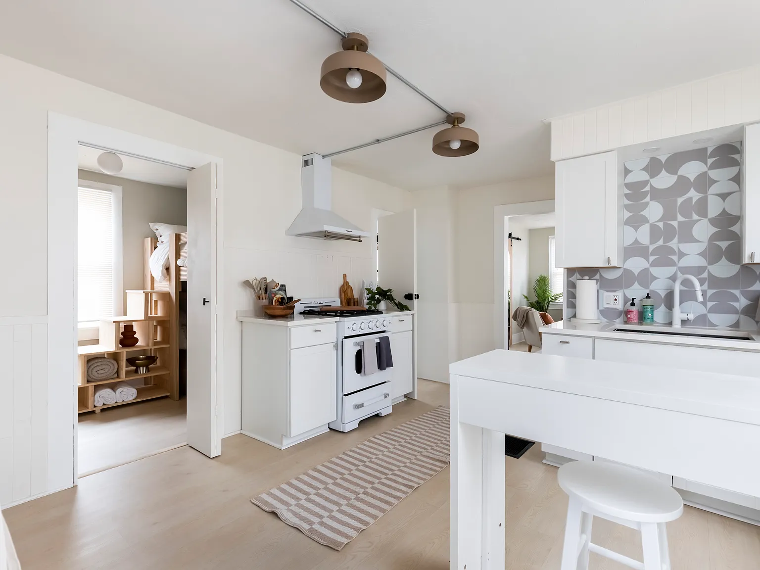 2 bed, 650 sqft, $2,000 — Photo 3