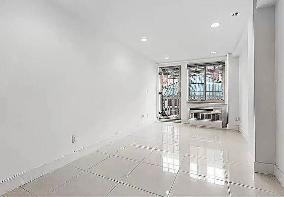 2nd image of 207 W 115th St APT 8