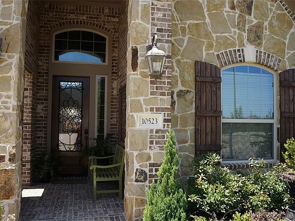 Come into your next home! This is a gorgeous, spacious home with beautiful wood floors and stunning 