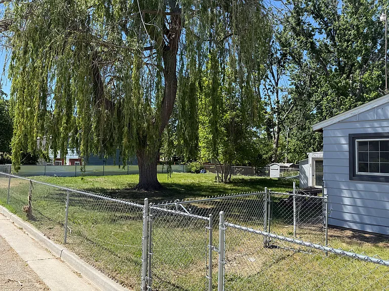 2303 Hird Ave — Photo 4